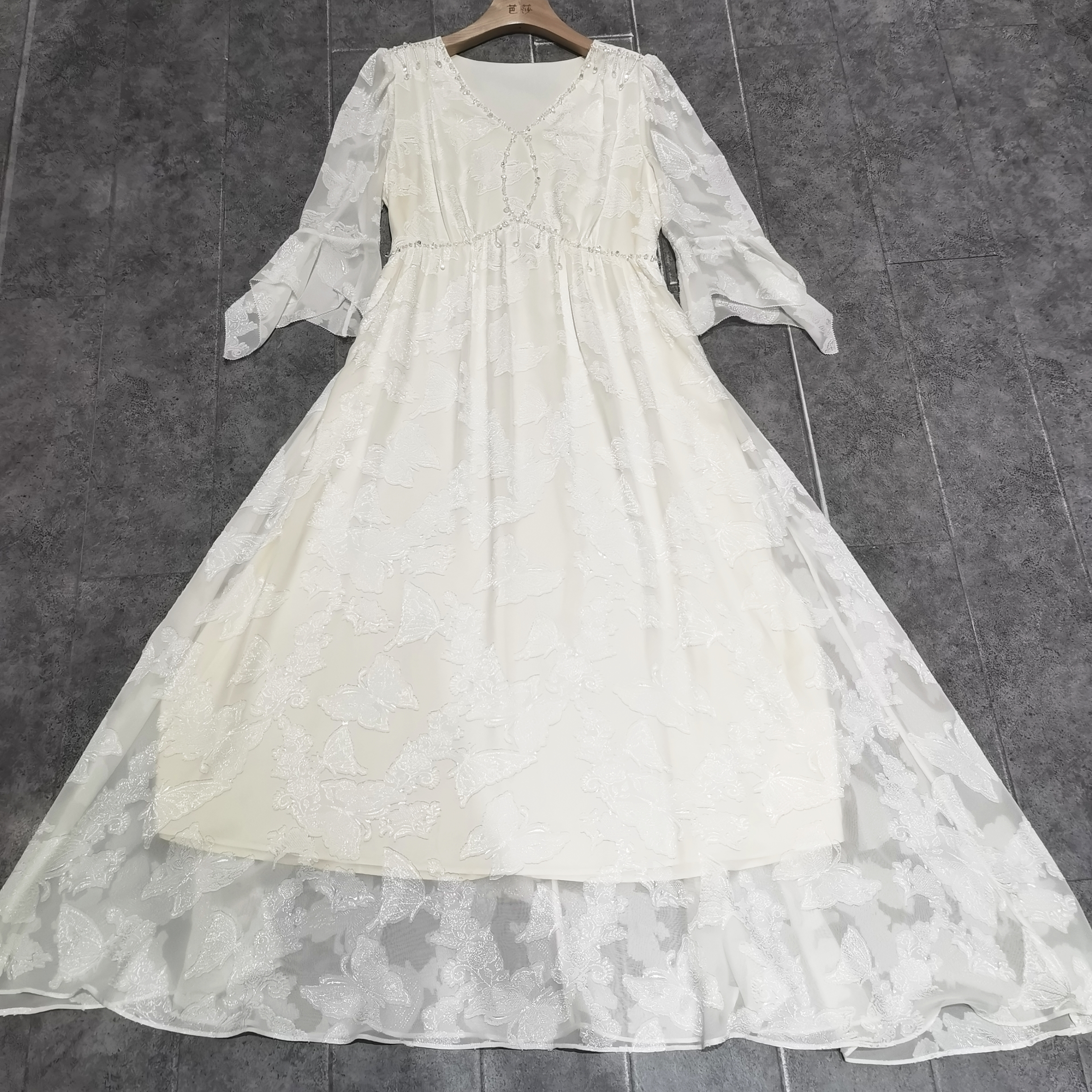 8012芭莎家重工连衣裙（白色）