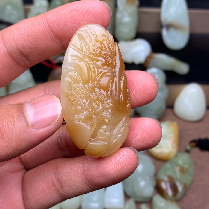 大***鸭和田玉（糖玉）未镶嵌颈饰