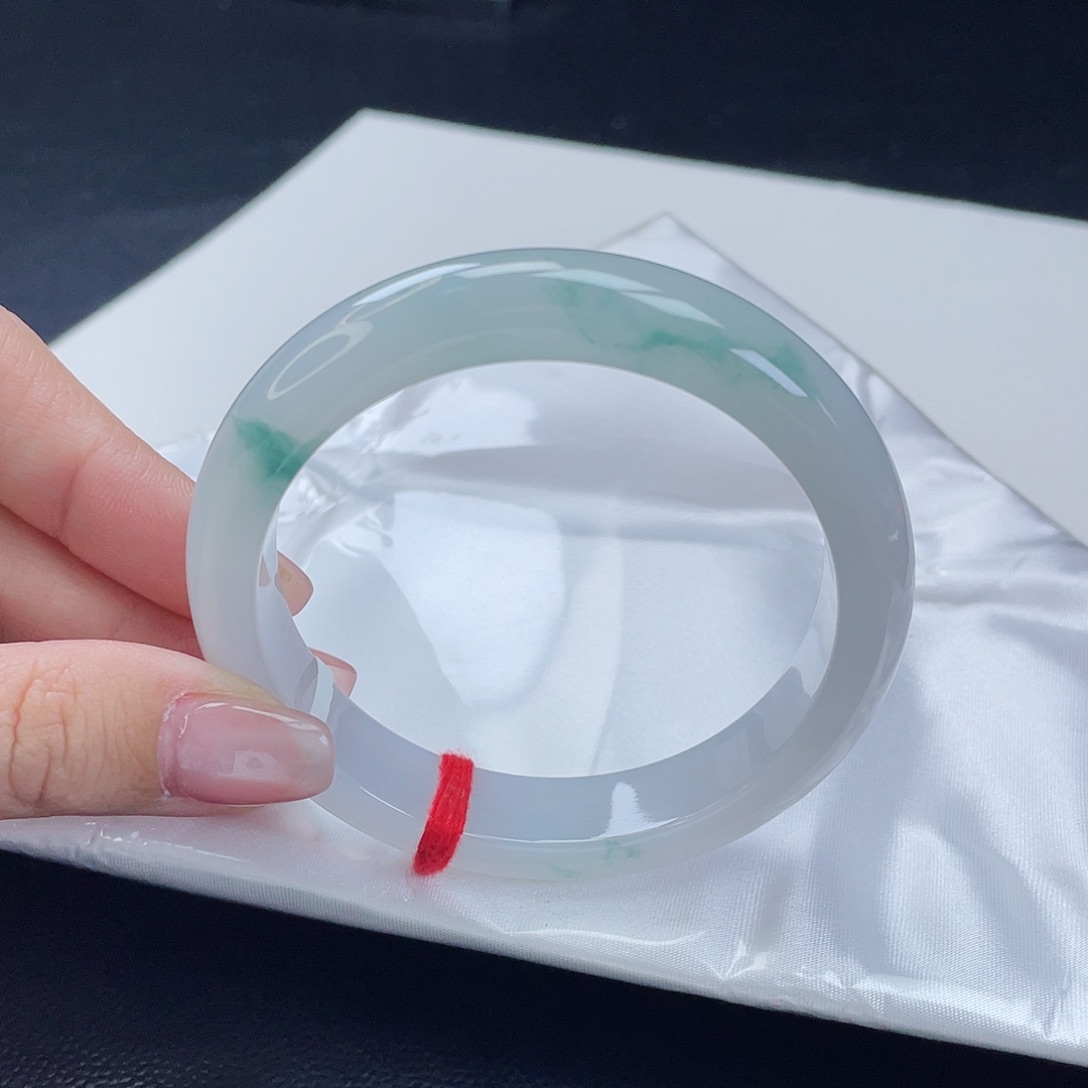 翡翠手镯未镶嵌翡翠