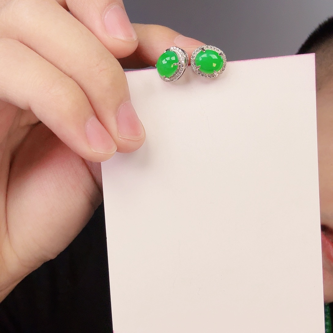 翡翠颈饰未镶嵌一对