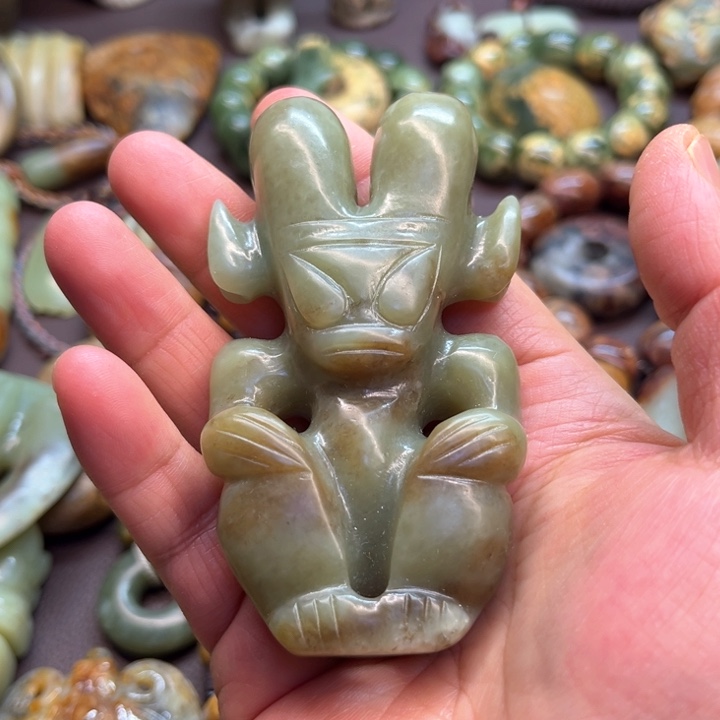 岫岩老玉（透闪石质玉）把件未镶嵌王*跑