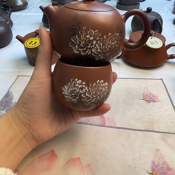 电****人广西钦州坭兴陶茶壶