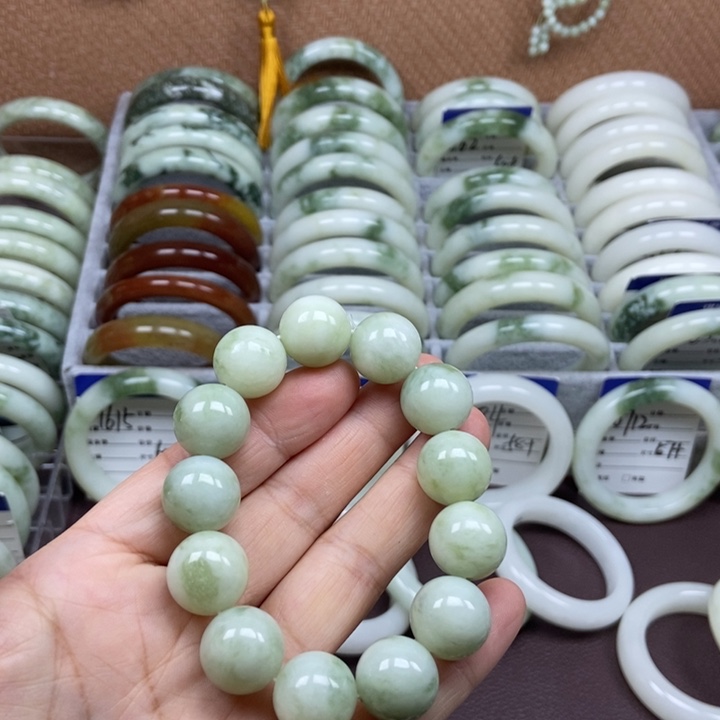 蛇纹石玉未镶嵌手镯