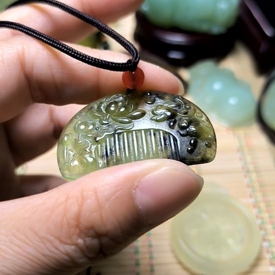 未镶嵌蛇纹石玉颈饰