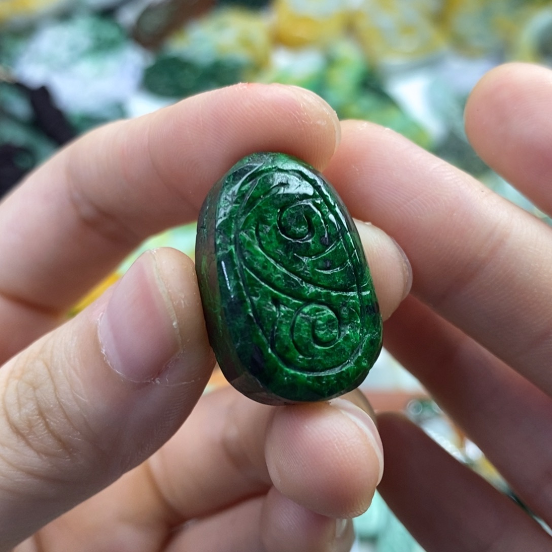 翡翠未镶嵌颈饰海*