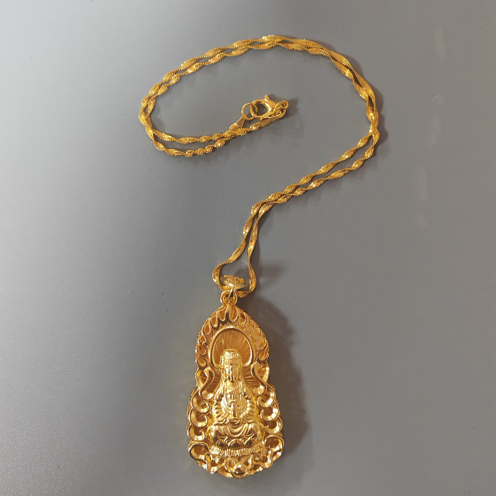 s14时尚精美精致轻奢经典彰显气质金黄色吊坠