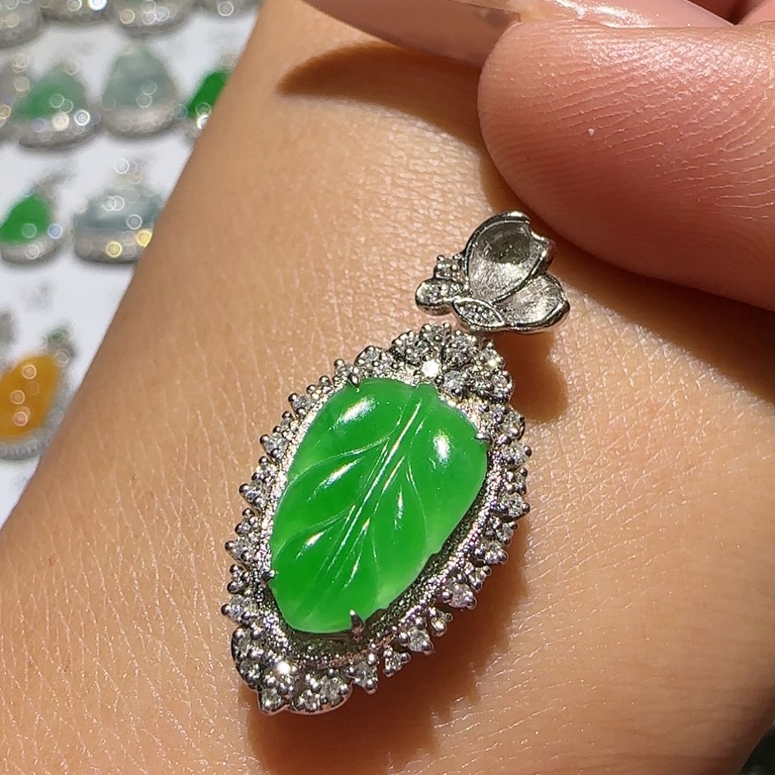 【闪购商品】颈饰18K金镶嵌翡翠天然