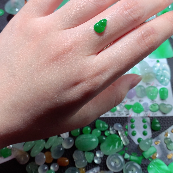 翡翠未镶嵌颈饰翡翠