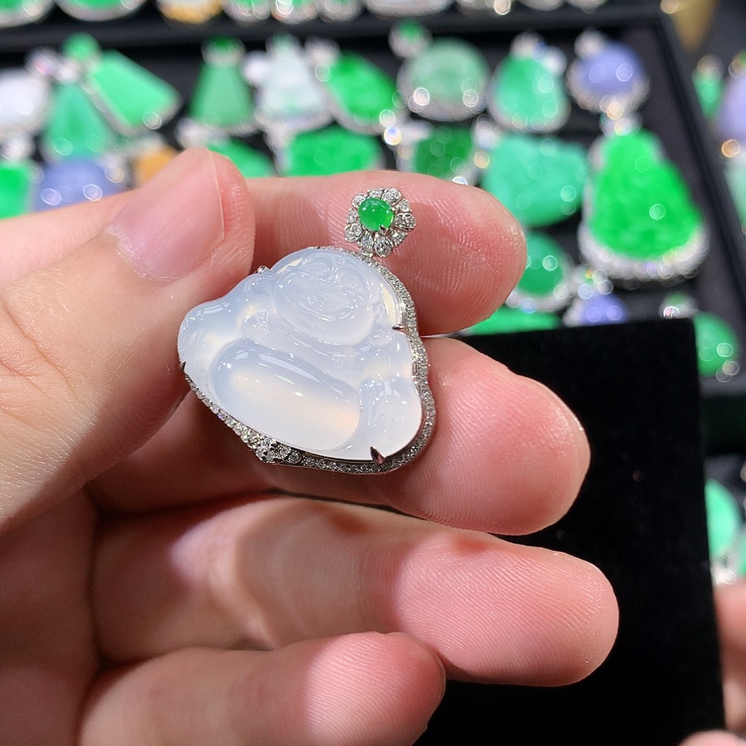 翡翠18K金镶嵌颈饰