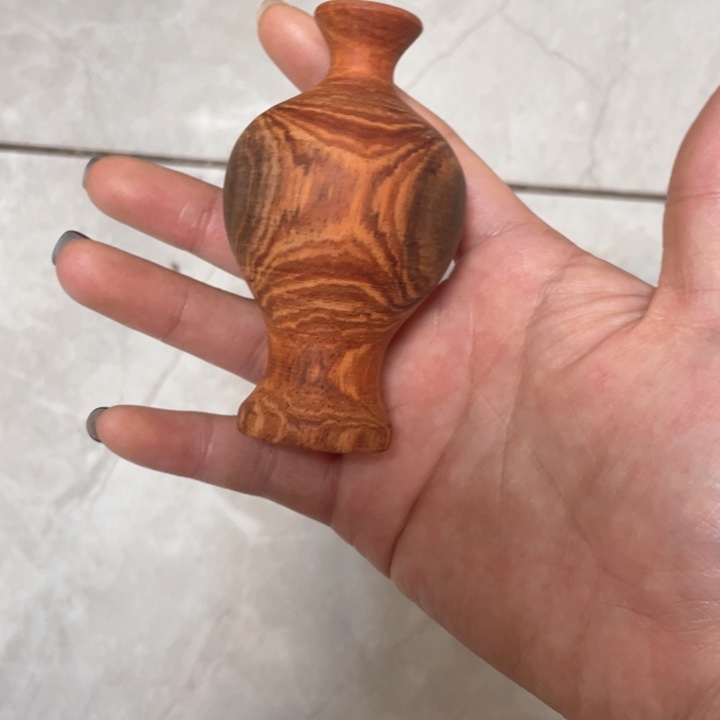 尤***熙木老挝大红酸枝木手把件花瓶