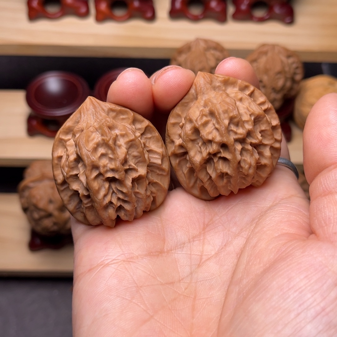 文玩核桃吊坠大龙