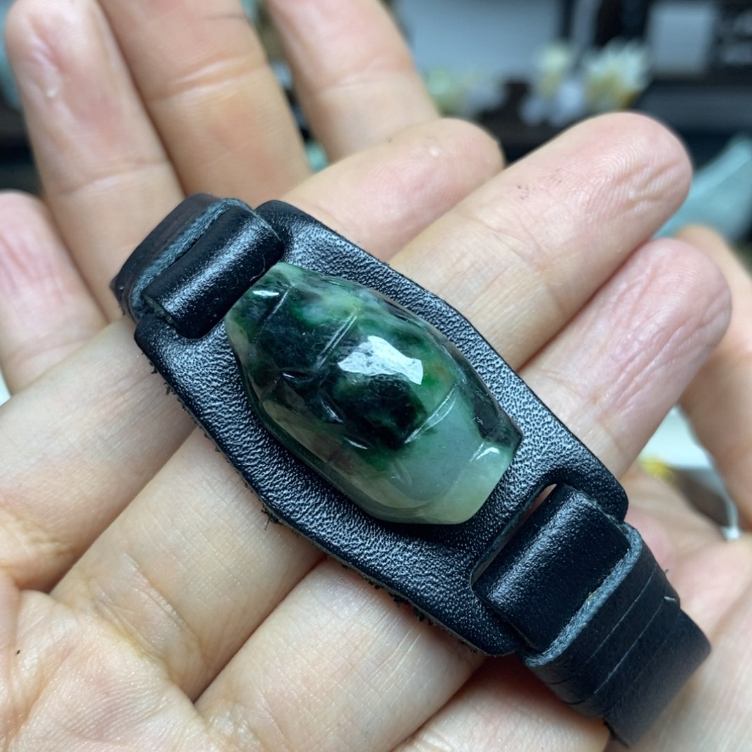 翡翠颈饰未镶嵌翡翠