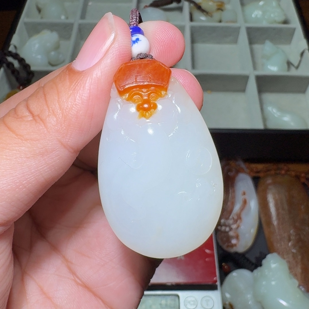 和田玉颈饰未镶嵌?****前