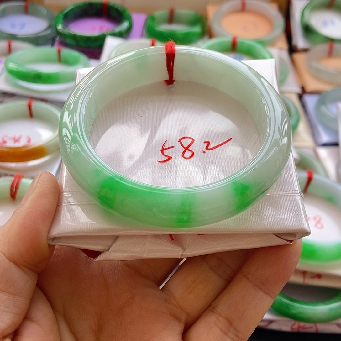 未镶嵌手镯翡翠?***?手镯