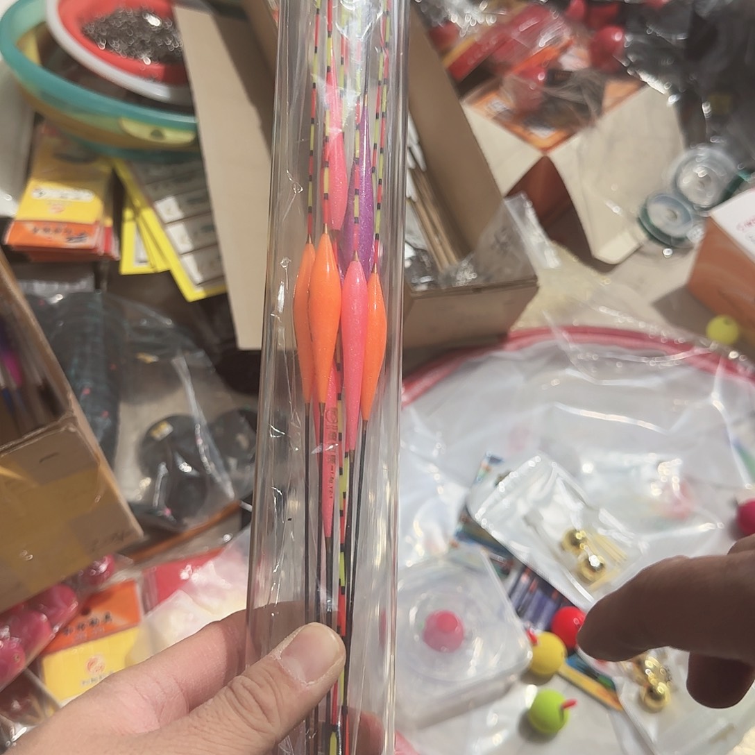 十支浮漂一个漂桶渔具