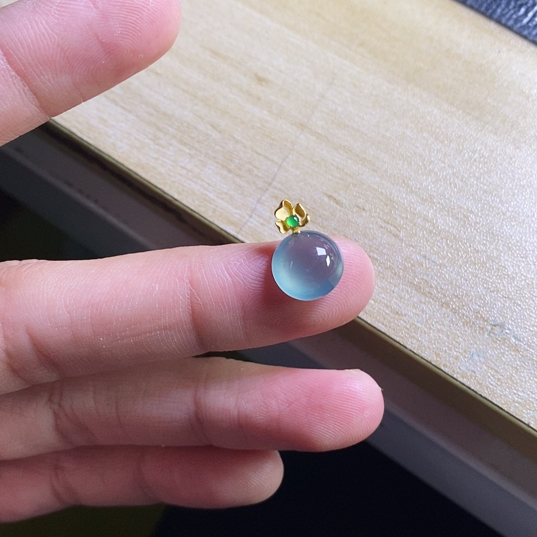 颈饰18K金镶嵌翡翠