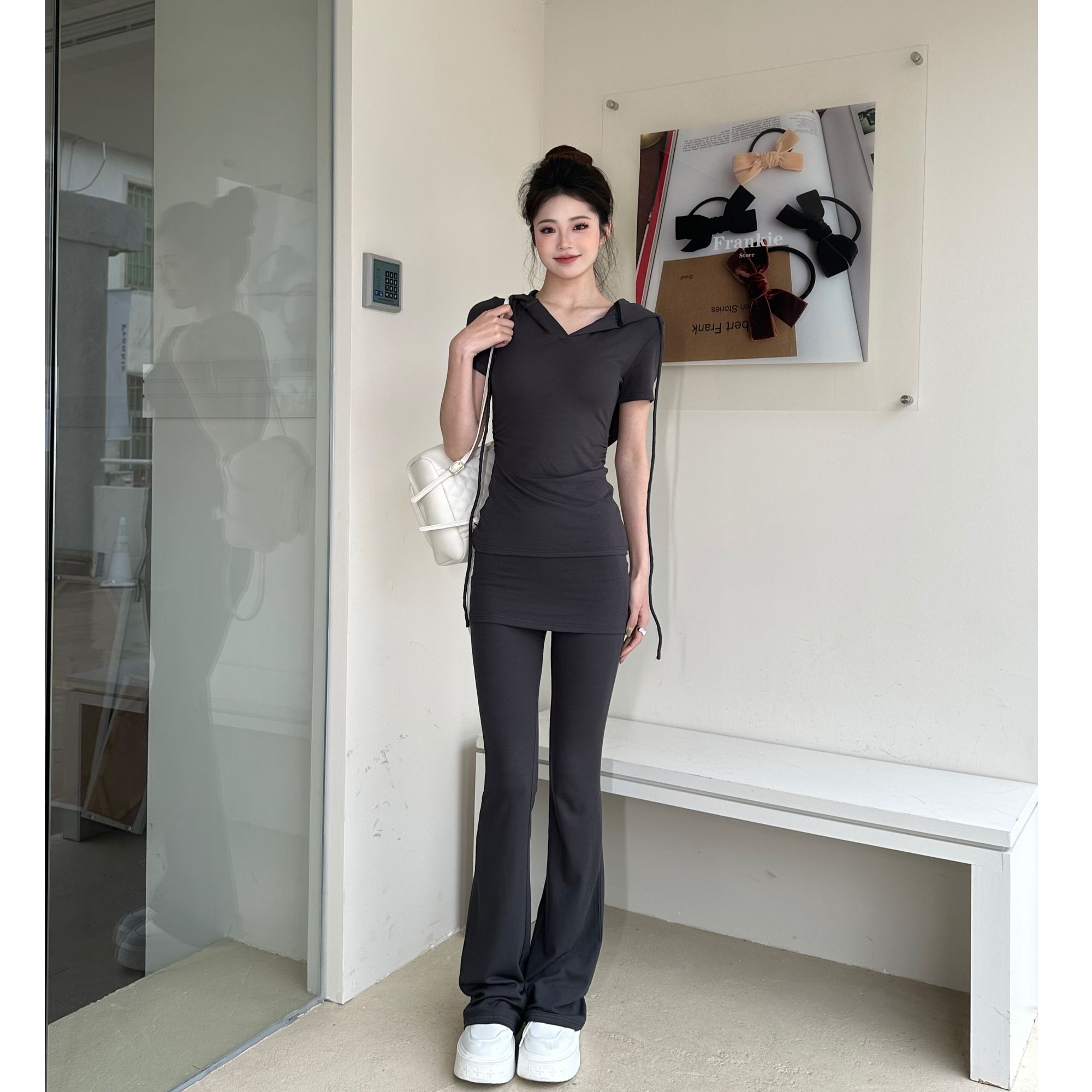 新款V领连帽休闲短袖收腰褶皱显瘦配高腰假两件微喇叭长裤套装