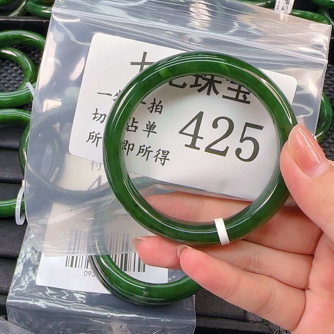 颈饰未镶嵌和田玉手镯56 425