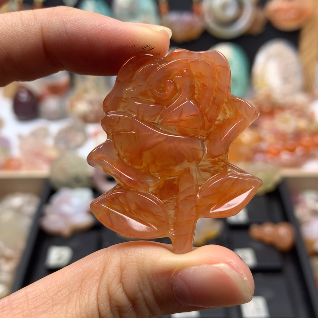 查罗石合金颈饰曼*