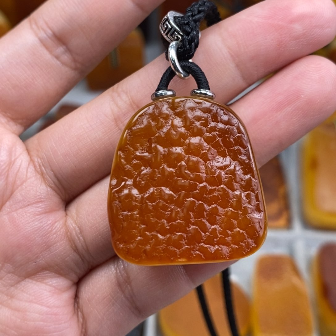 琥珀吊坠(赠链)未镶嵌