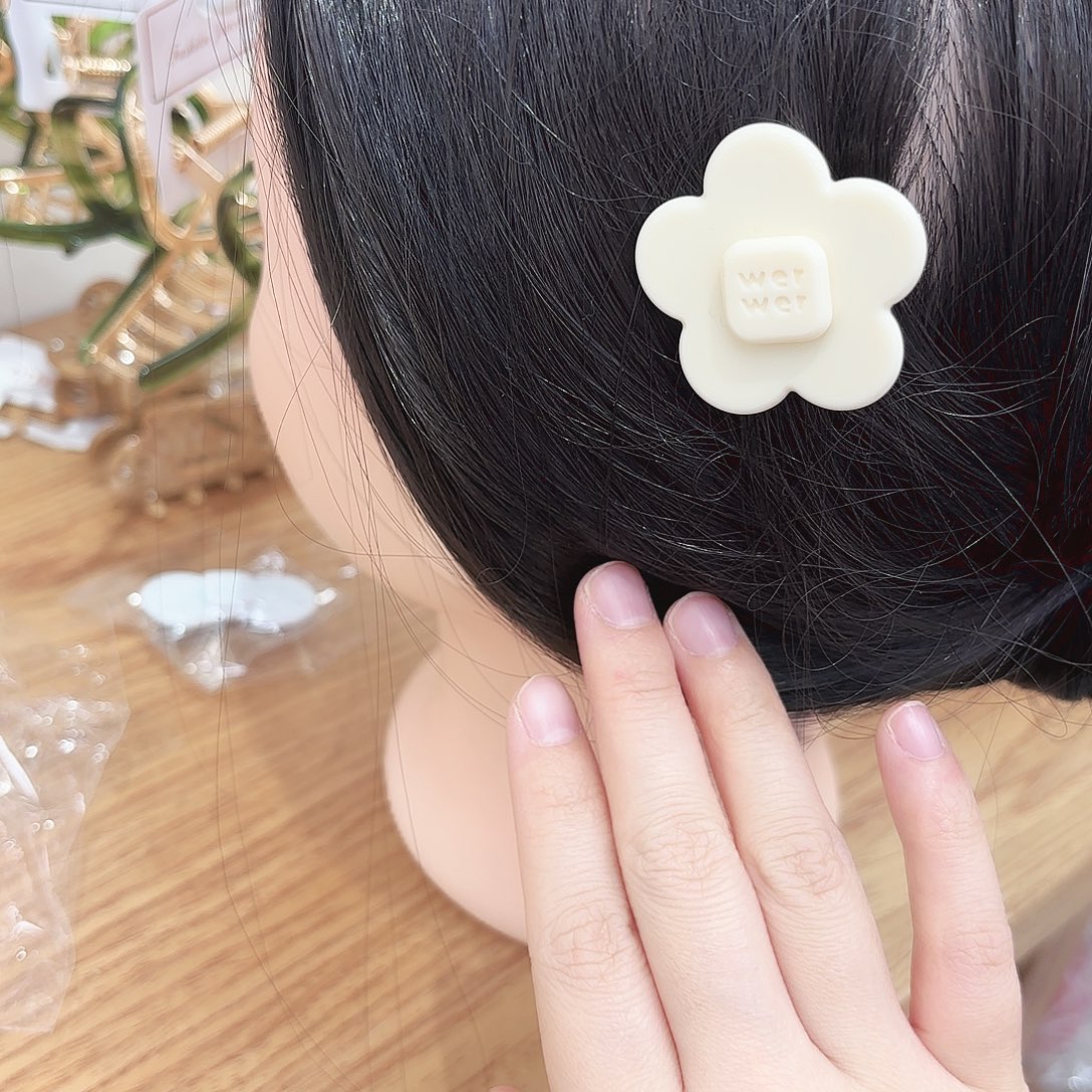 皮质铁合金小号花朵奶白