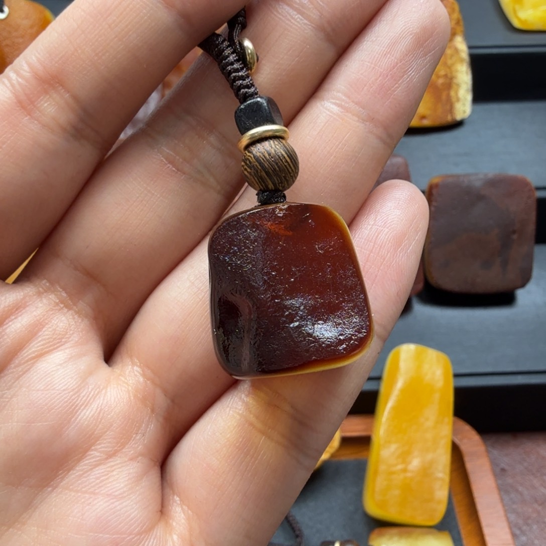 琥珀吊坠(赠链)未镶嵌