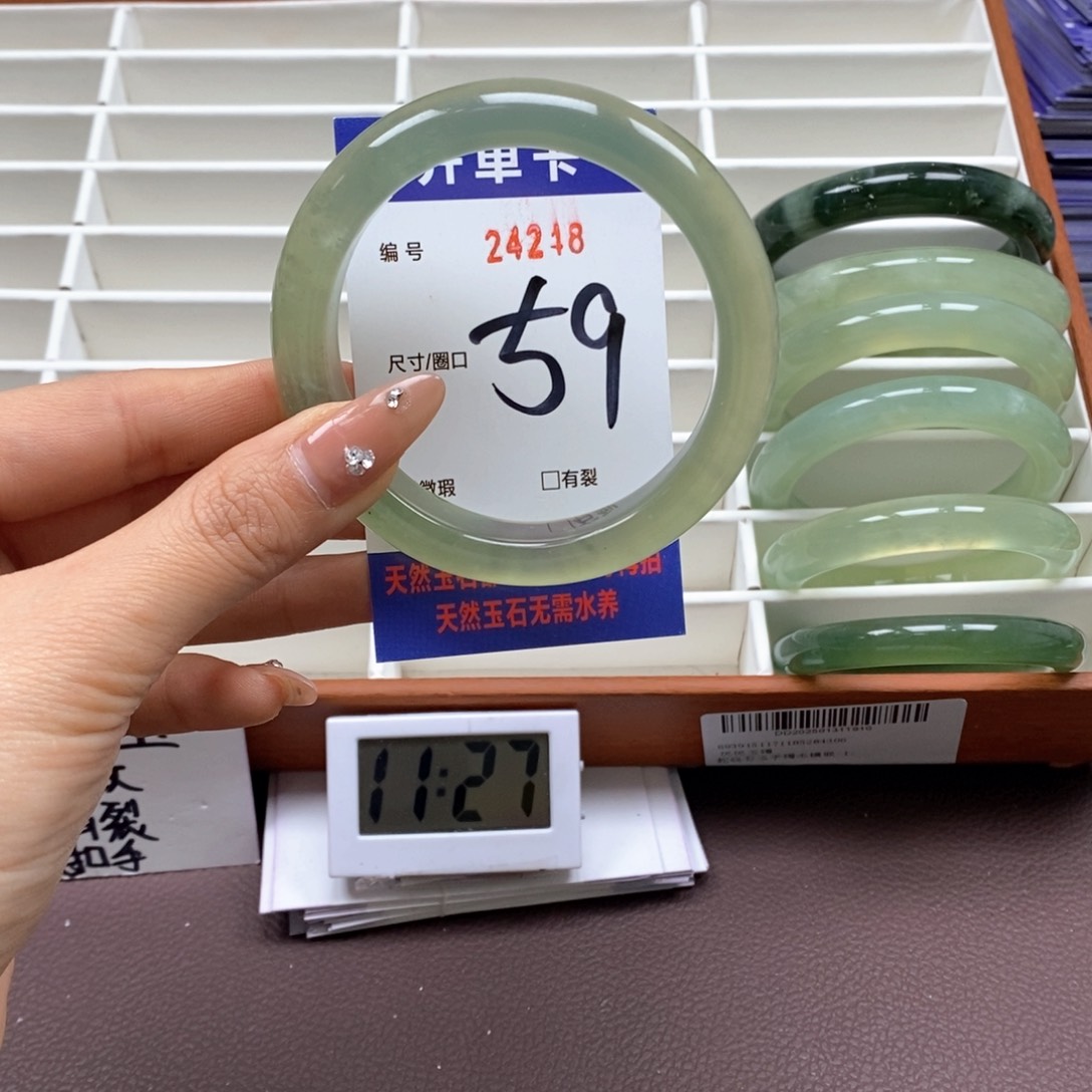 蛇纹石玉手镯未镶嵌