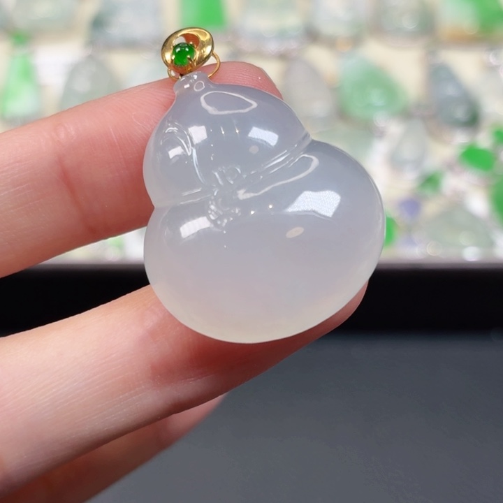 颈饰18K金镶嵌翡翠