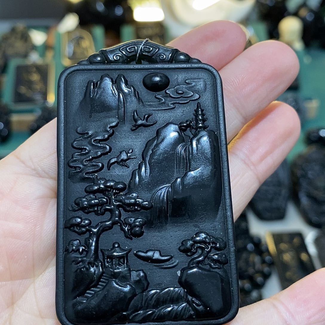 蛇纹石玉颈饰未镶嵌节**界