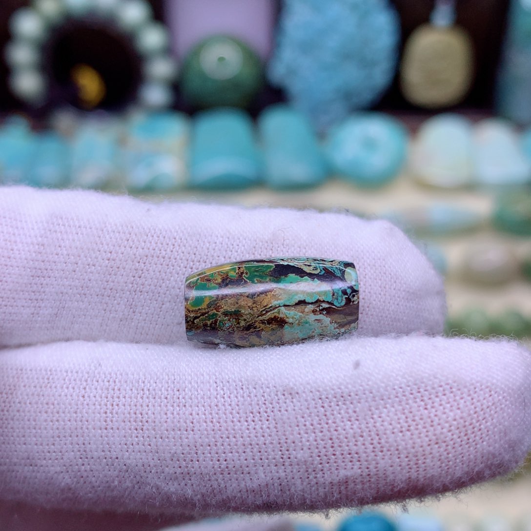 绿松石颈饰未镶嵌