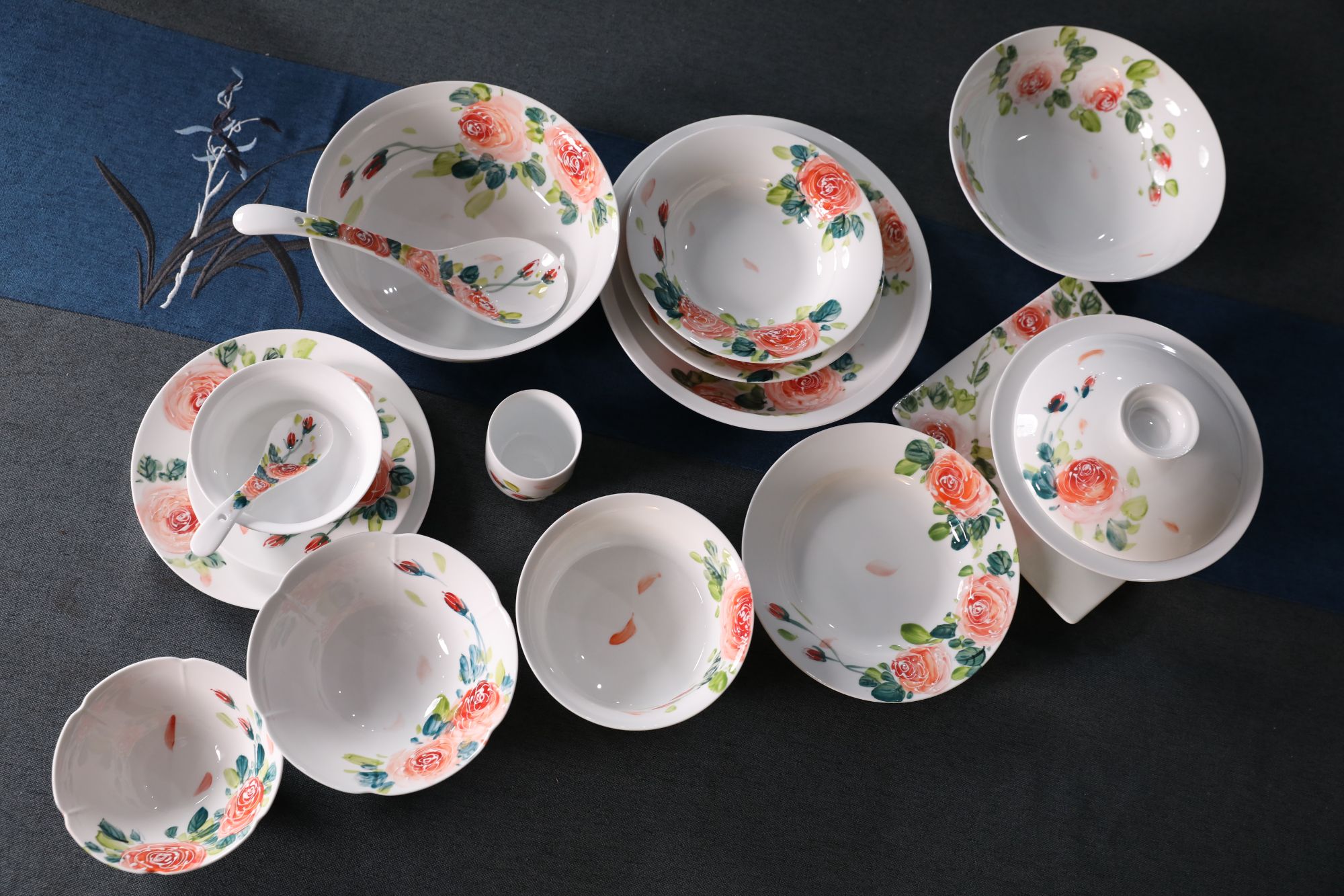 【粉玫瑰】景德镇高温手绘高白健康高档日用瓷餐具---事不疑瓷