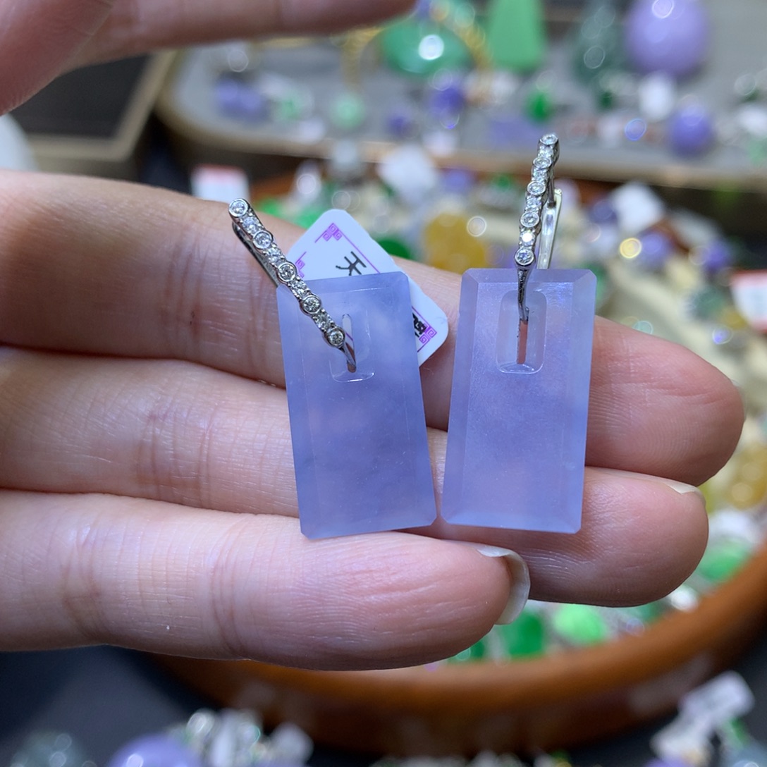 颈饰18K金镶嵌翡翠