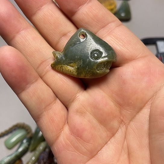 幸***庭岫岩河磨玉（透闪石质玉）未镶嵌挂件