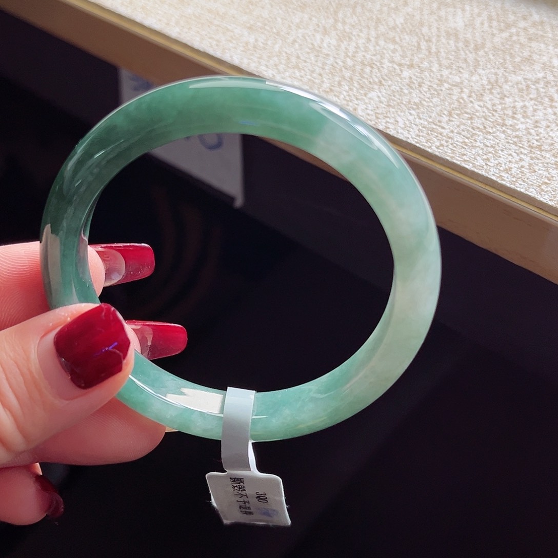 翡翠手镯未镶嵌手镯