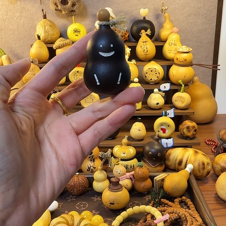 伟***士大叶紫檀（黑酸枝木类）