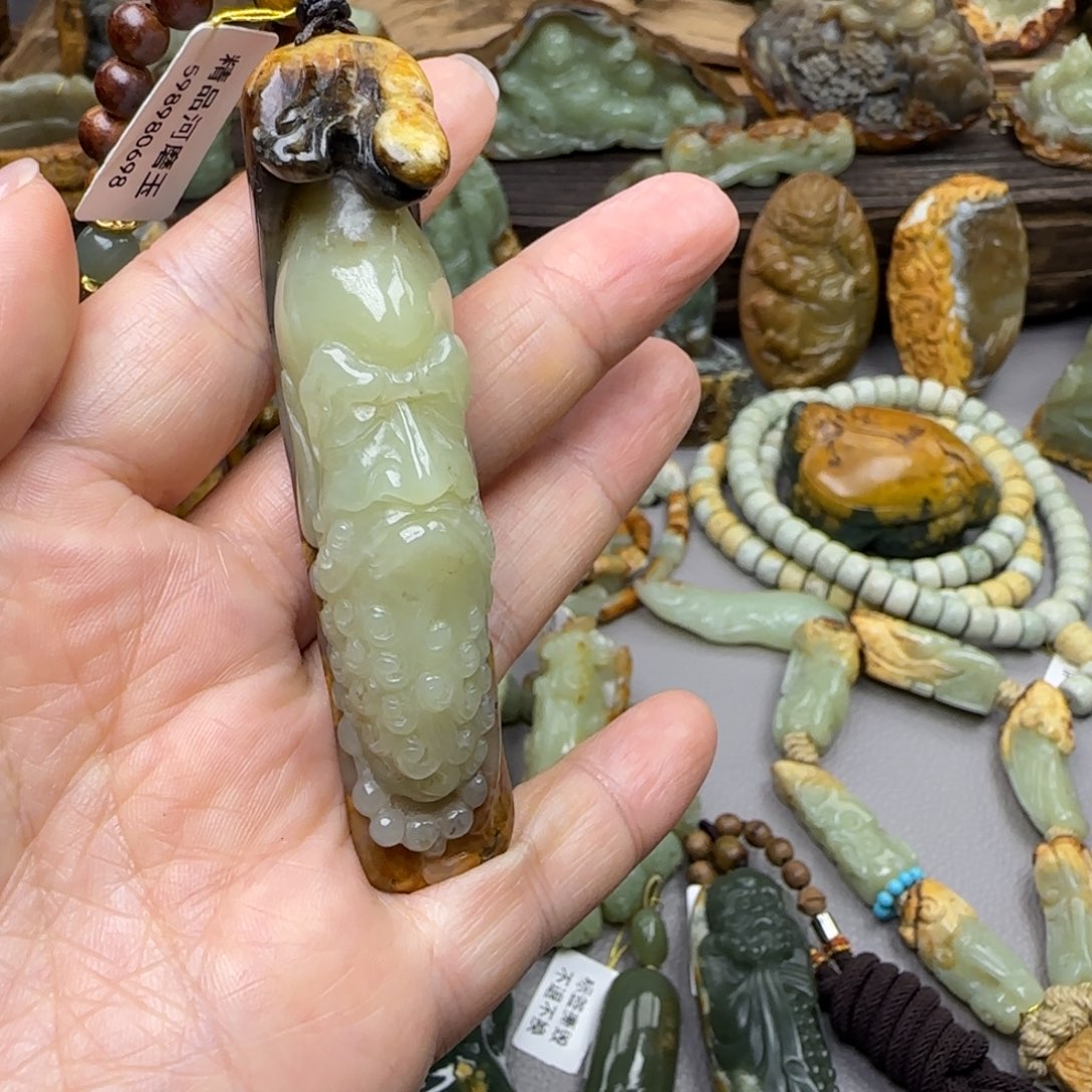 黑***龙岫岩河磨玉（透闪石质玉）未镶嵌珠宝奇石