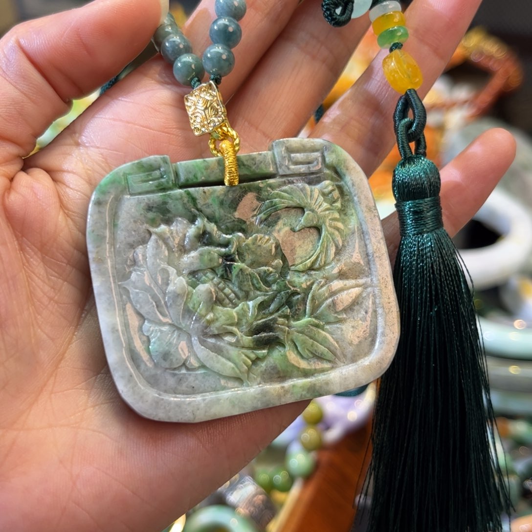 翡翠颈饰未镶嵌待编款