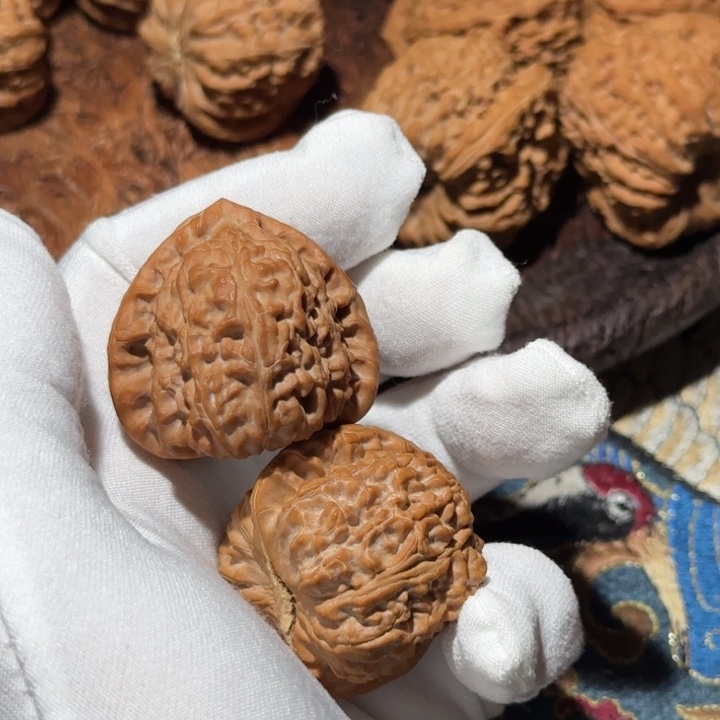 ⑦***文玩核桃把件三角白37