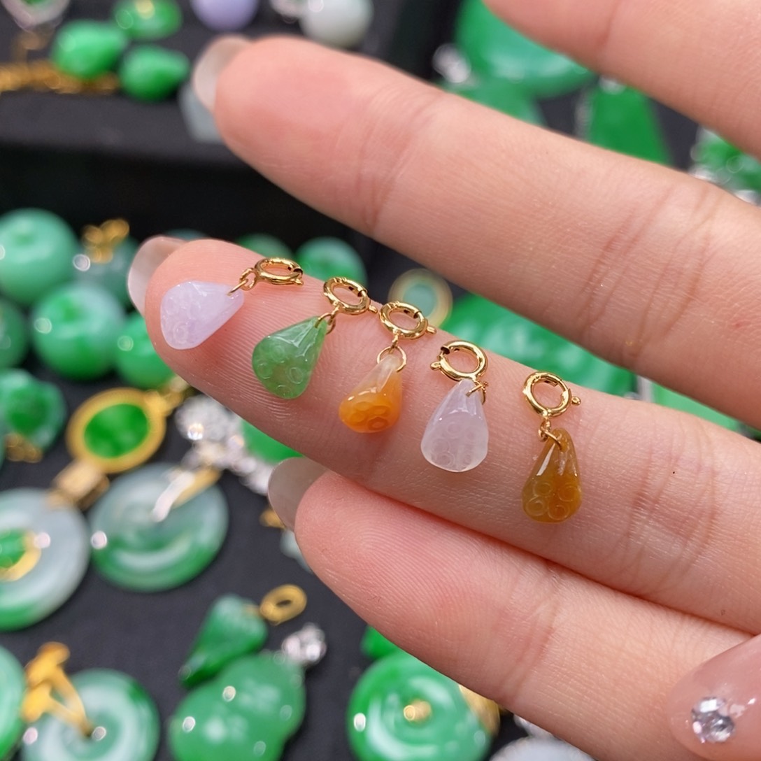 翡翠颈饰18K金镶嵌翡翠