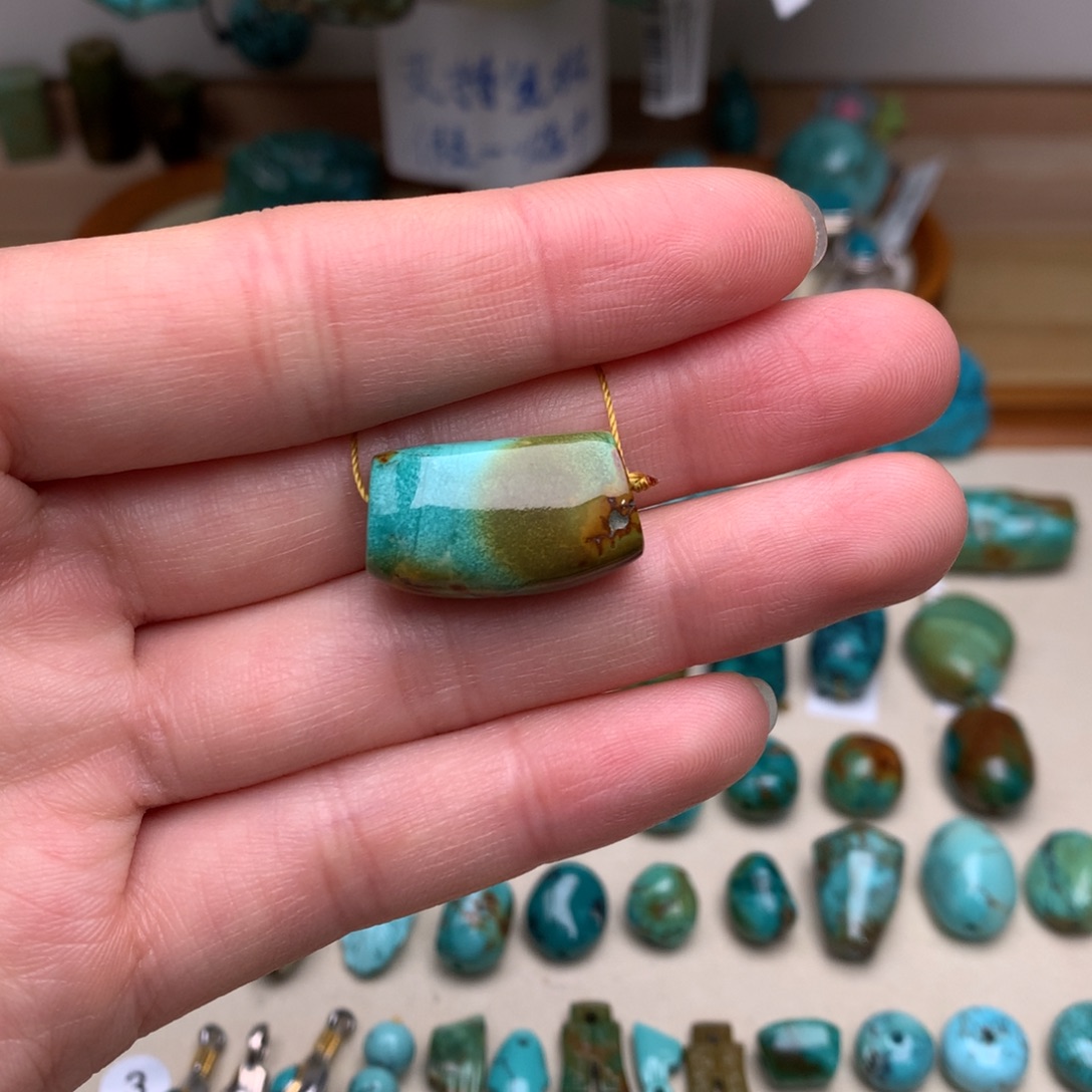 绿松石未镶嵌珠宝奇石