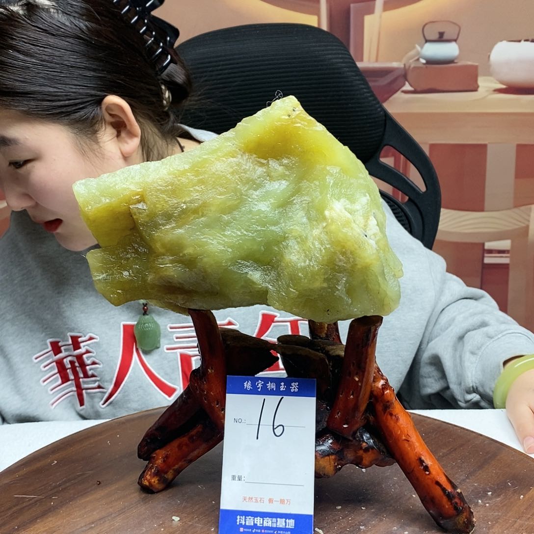 蛇纹石玉原石未镶嵌