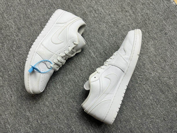 95新 NIKE/耐克 99新杰/46码/Air Jordan/AJ1 纯白/鞋头满星