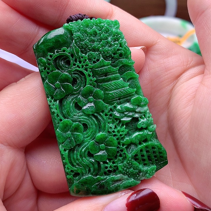 翡翠颈饰未镶嵌翡翠