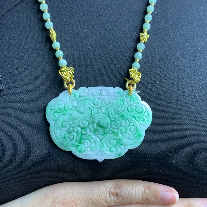 翡翠颈饰未镶嵌翡翠