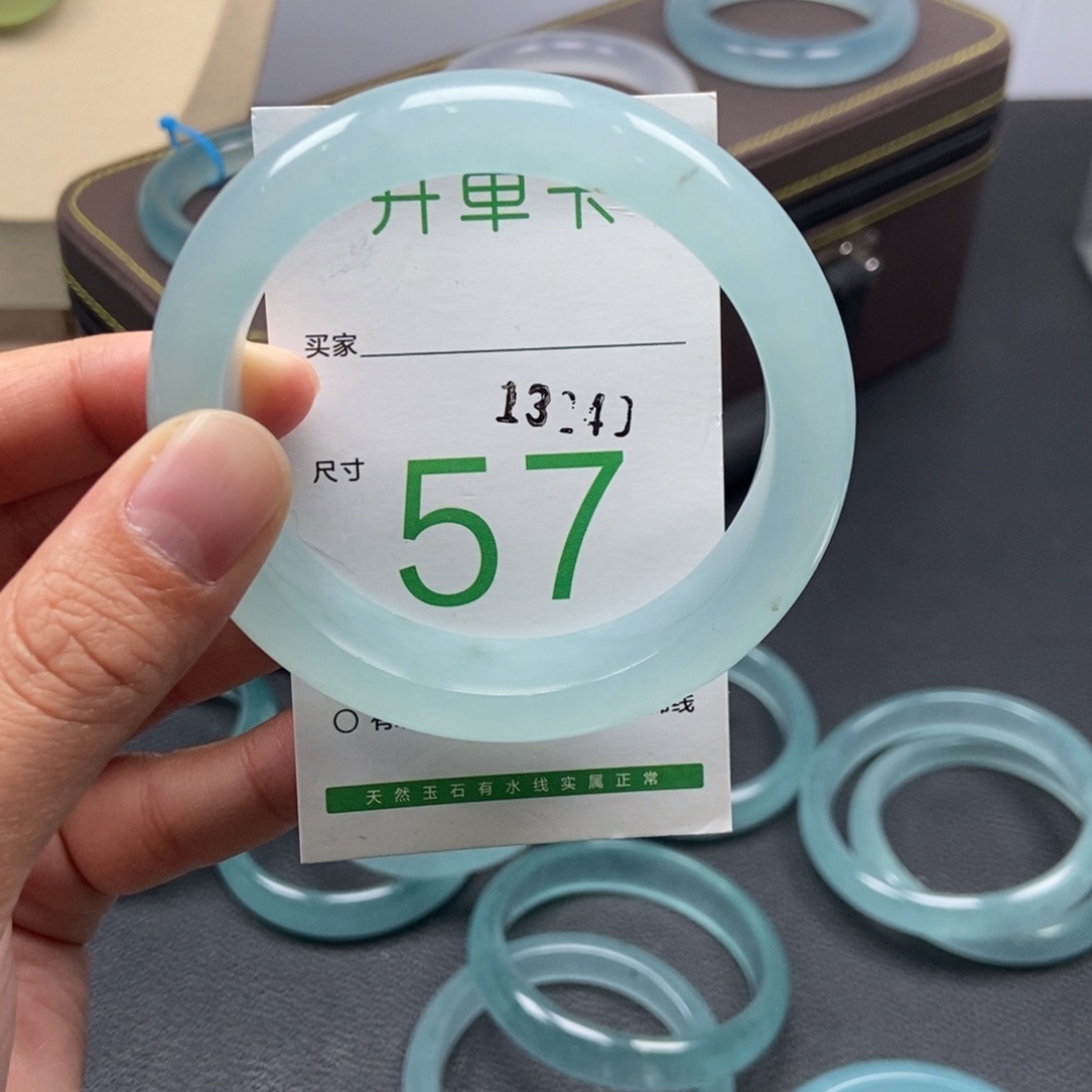 未镶嵌手镯石英质玉
