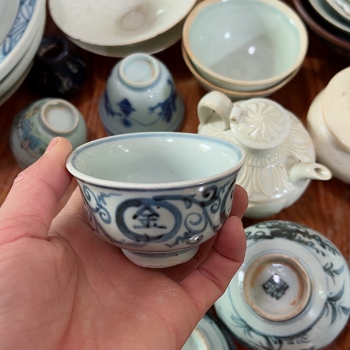 碗顾*锦青花文饰的一个杯子