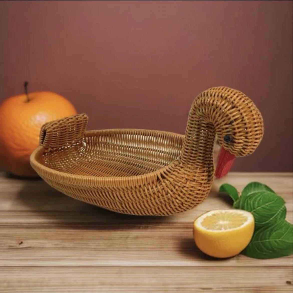 A024棕色天鹅造形水果收纳篮居家环保30*20