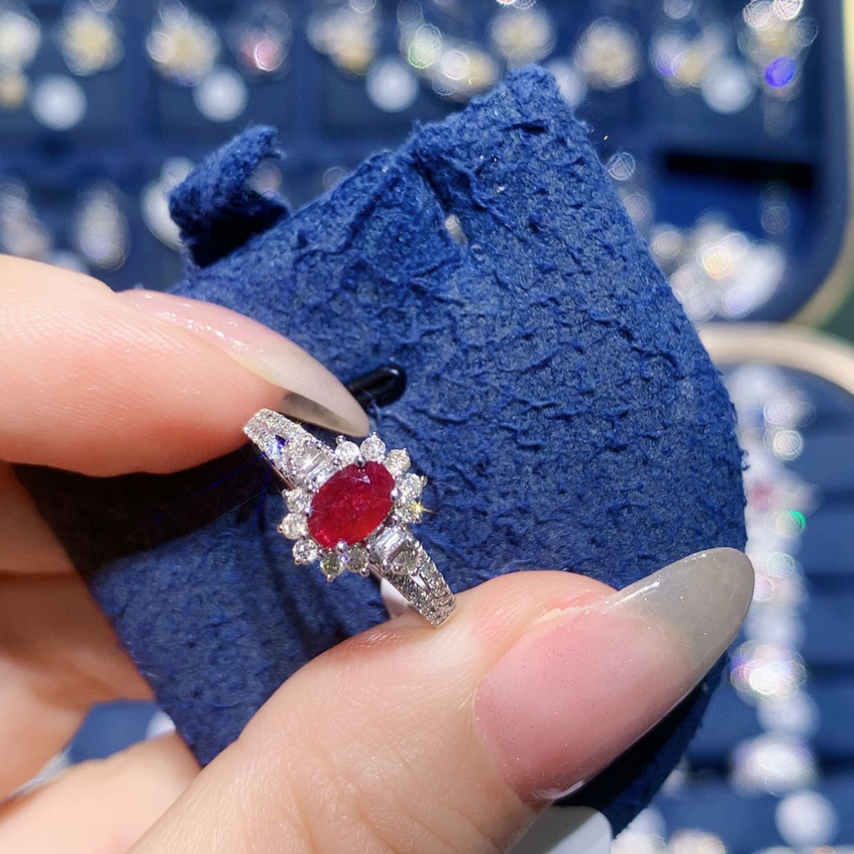 【闪购商品】18K金镶嵌戒指红宝石