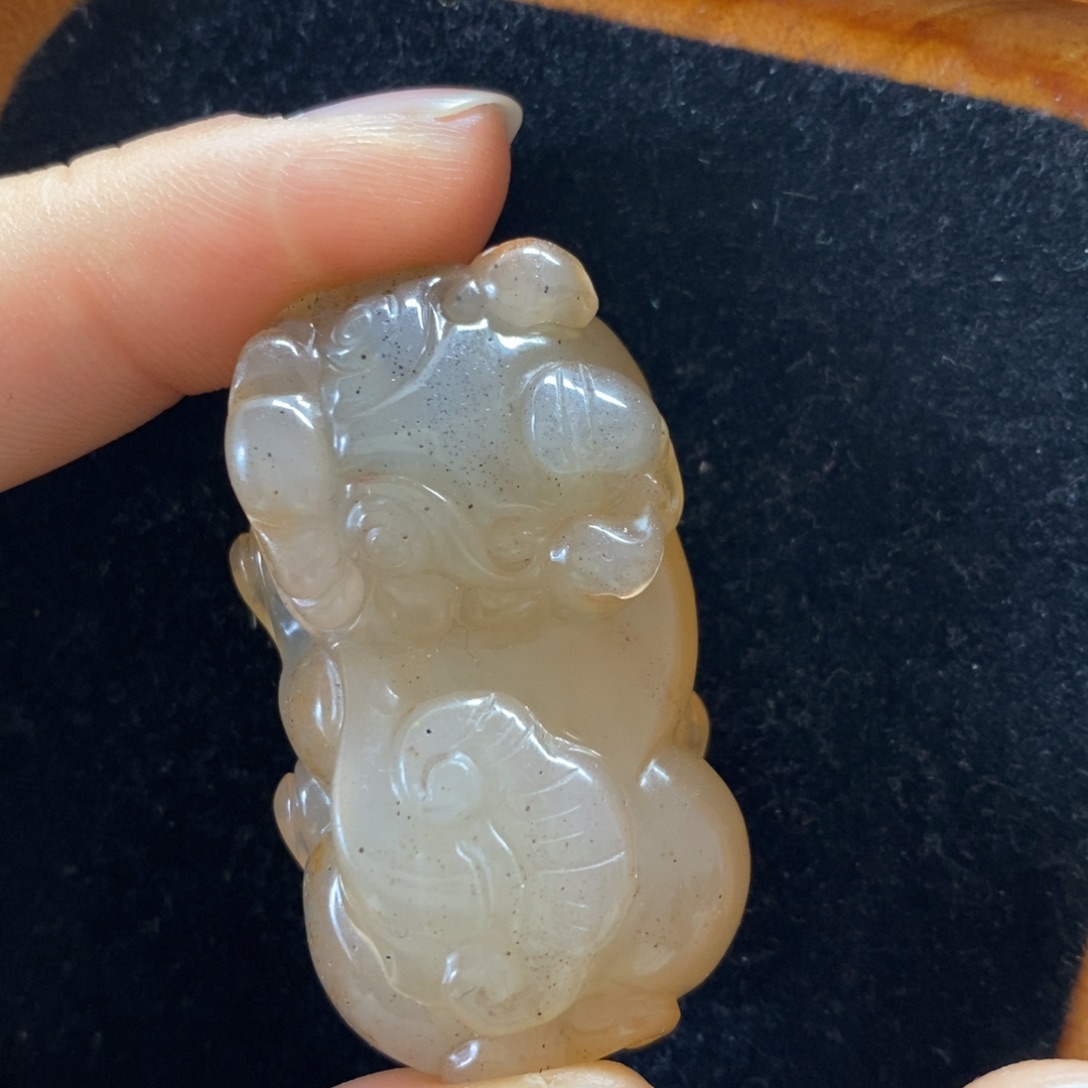 石英质玉（黄龙玉）颈饰未镶嵌