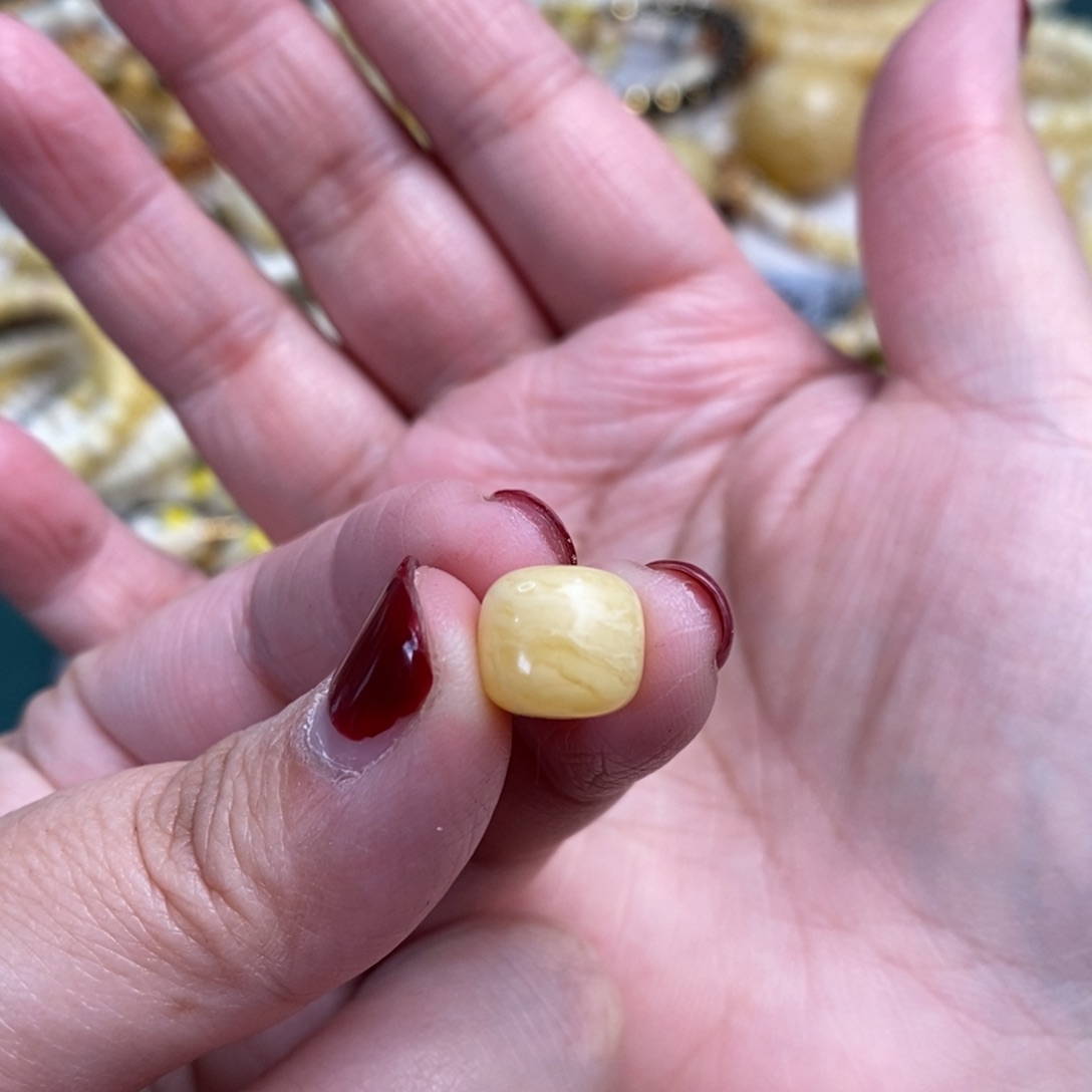 琥珀裸石未镶嵌黄白花老型单珠10.3